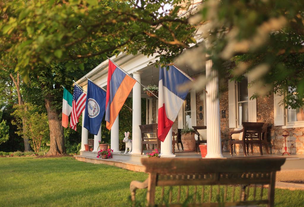 L'Auberge Provencale Inn & Restaurant Boyce Esterno foto