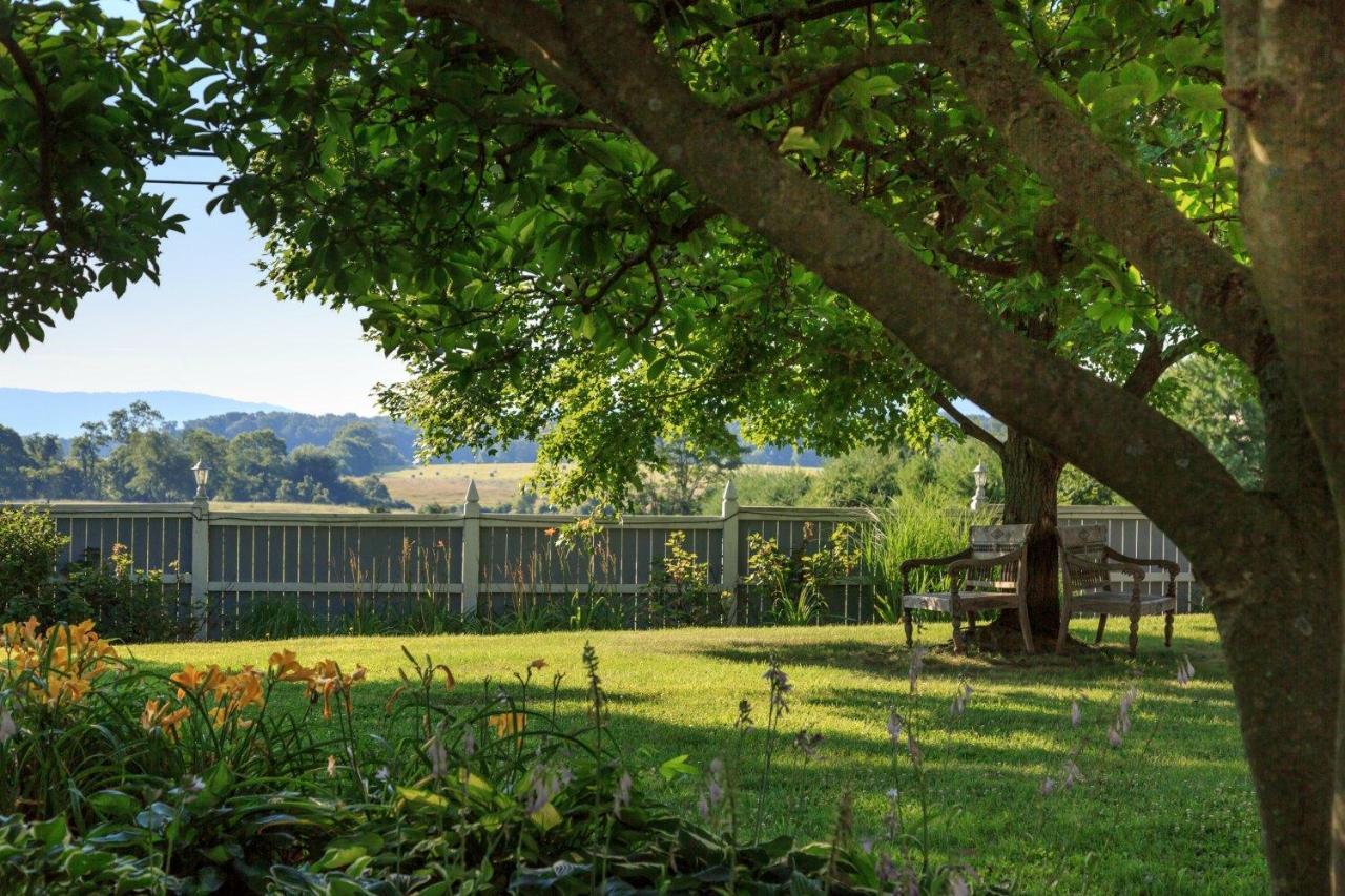 L'Auberge Provencale Inn & Restaurant Boyce Esterno foto
